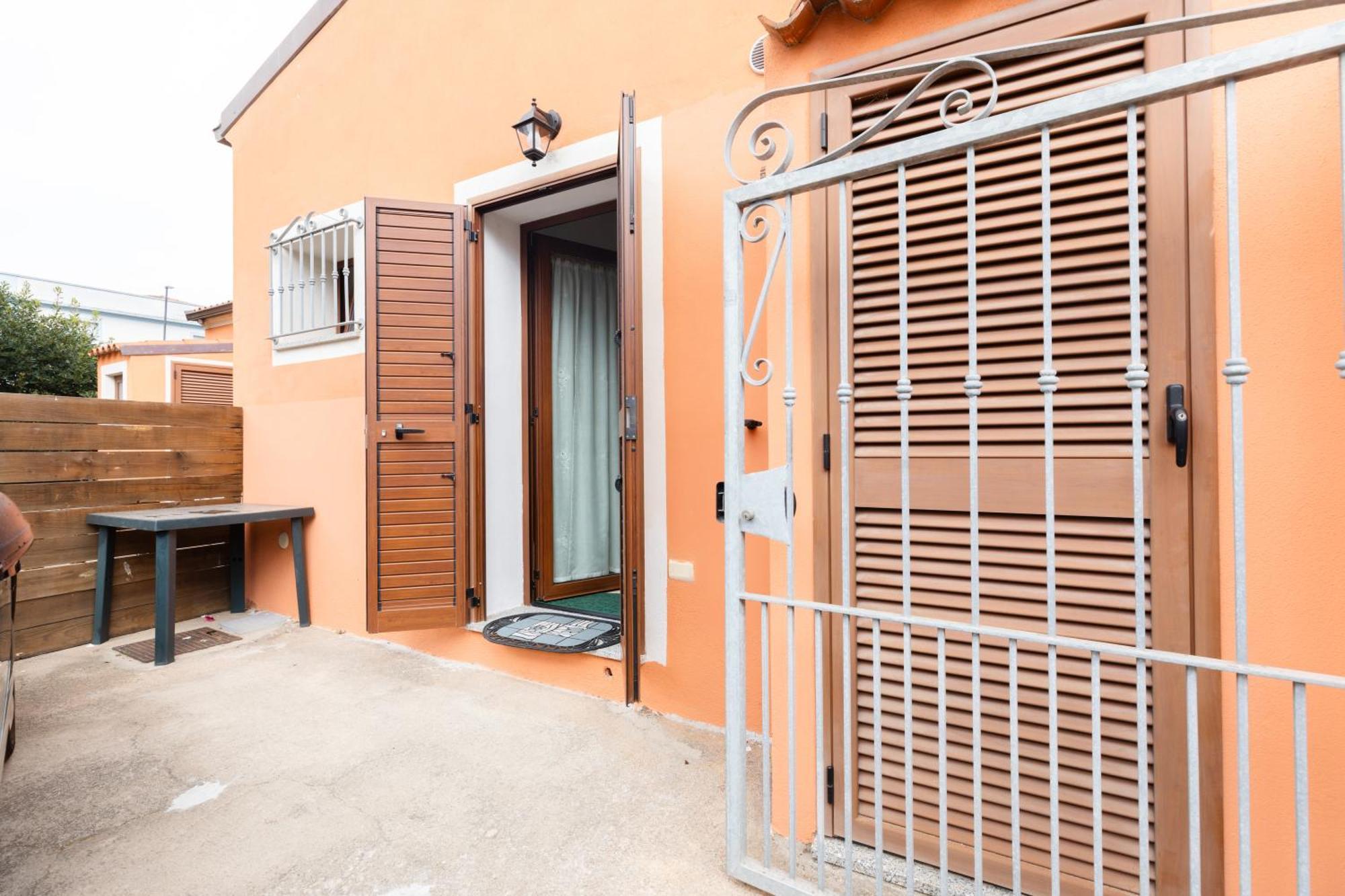 Ad Apartment *